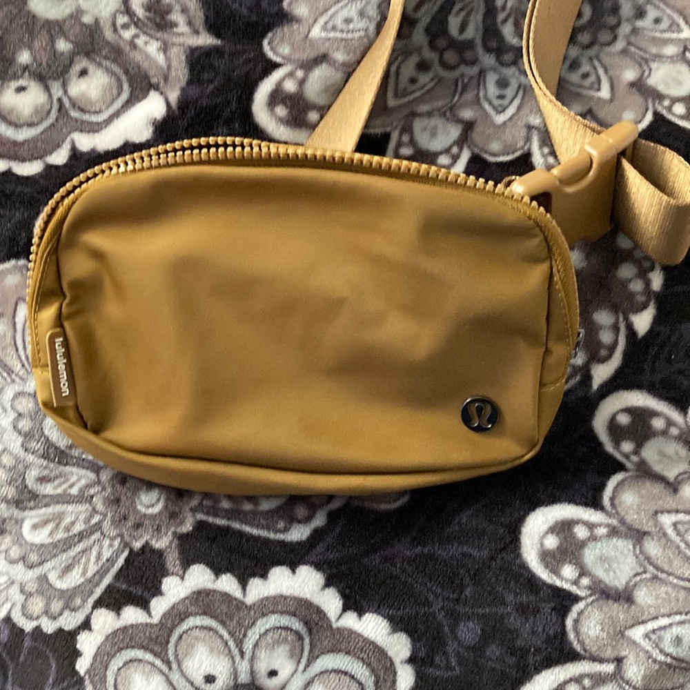 Lulu Lemon Gold-ish Brown Everywhere Belt Bag